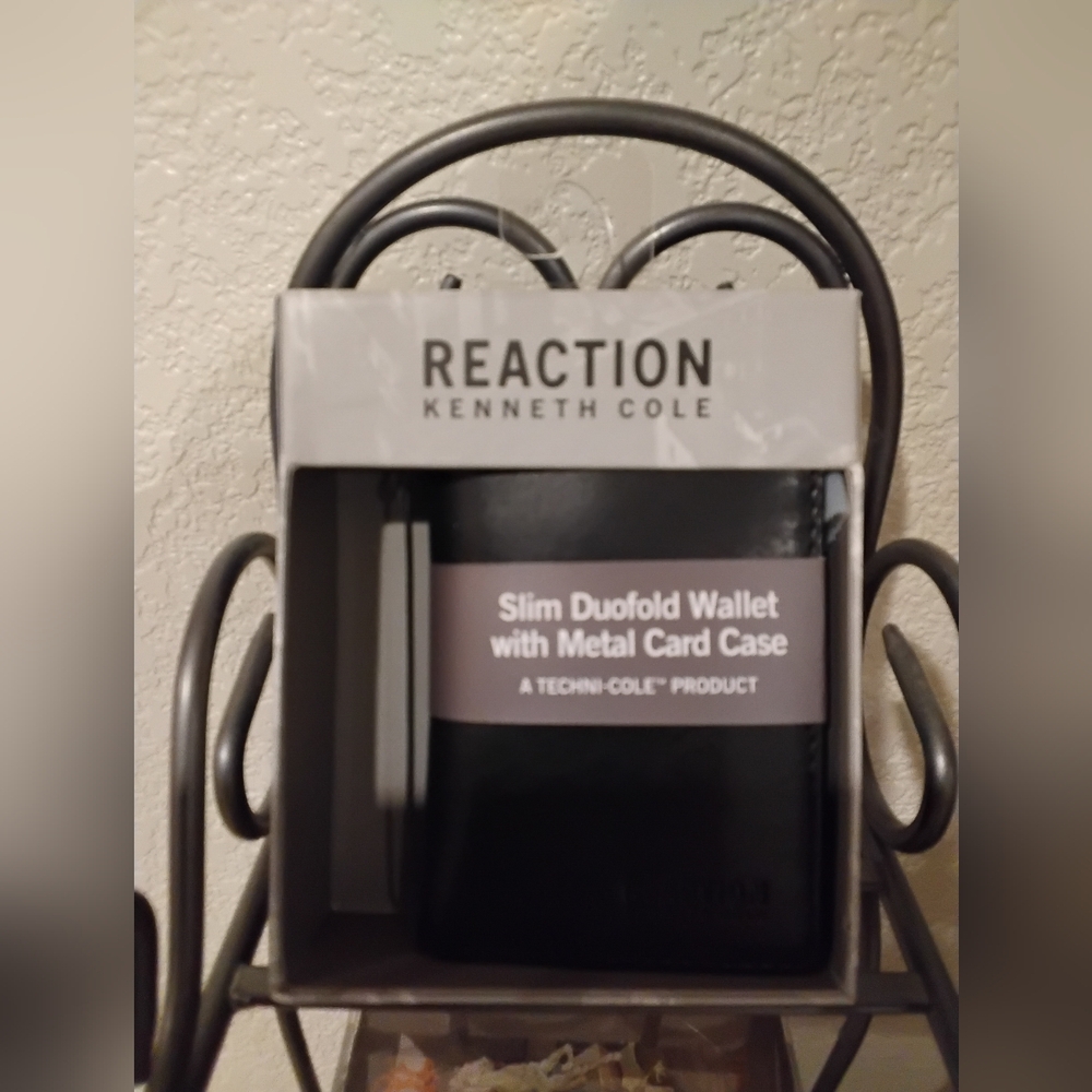 NWT Boxed Kenneth Cole Reaction Black Wallet w/Metal Card Case Firm Price